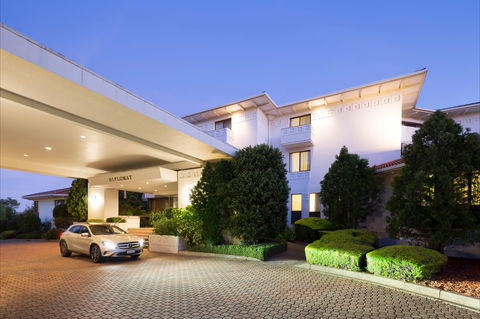 Ramada By Wyndham Diplomat Canberra - Accommodation Rockhampton 0