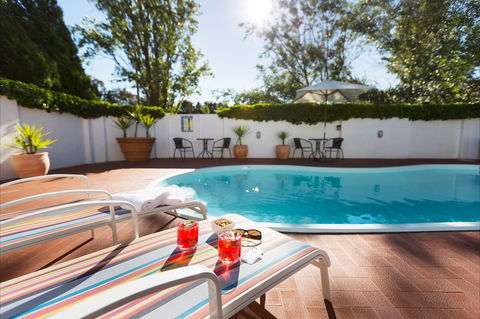 Ramada By Wyndham Diplomat Canberra - Accommodation Rockhampton 1