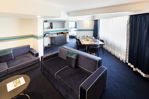 Ramada By Wyndham Diplomat Canberra - Accommodation Rockhampton 2