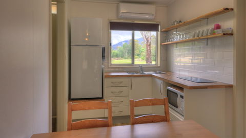 Restaway Holiday Units - Accommodation Rockhampton 2