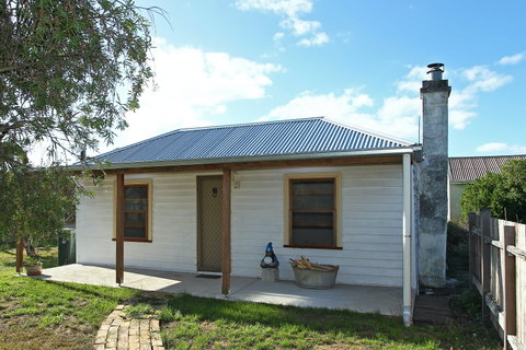 Stable Cottage - Accommodation Rockhampton 0