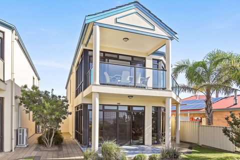 63 Franklin Parade - Accommodation Rockhampton 1