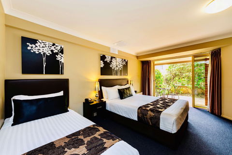 Best Western PLUS Ambassador On Ruthven - Accommodation Rockhampton 1
