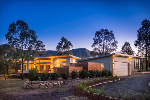 Blue  Cliff Retreat - Accommodation Rockhampton 0
