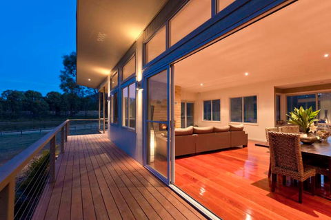 Blue  Cliff Retreat - Accommodation Rockhampton 2