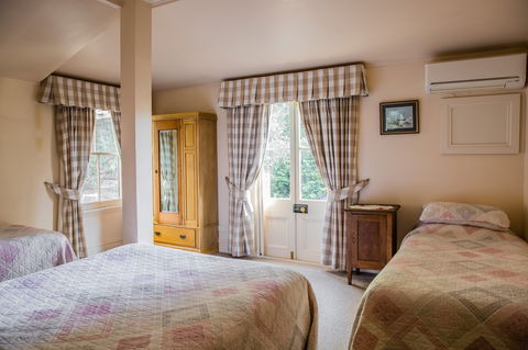 Capers Cottage - Accommodation Rockhampton 0