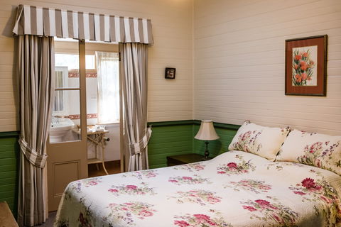Capers Cottage - Accommodation Rockhampton 1