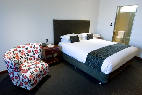Commodore On The Park - Accommodation Rockhampton 1