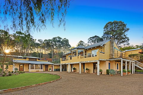 I Villini Estate - Accommodation Rockhampton 0