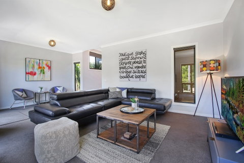 Luminosa - Accommodation Rockhampton 0