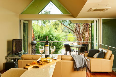 No. 6 Luxury Private Haven - Accommodation Rockhampton 1