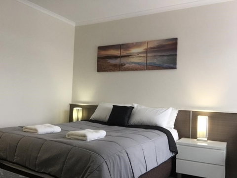 Red Carpet Motel - Accommodation Rockhampton 2