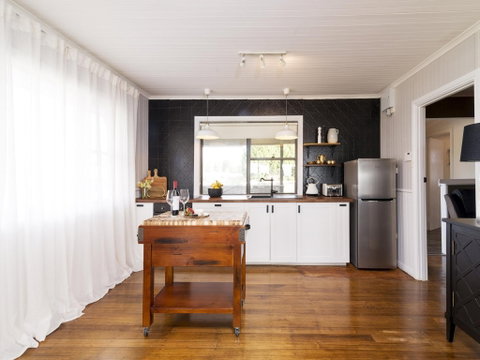 Stargazers Luxury Cottage - Accommodation Rockhampton 2