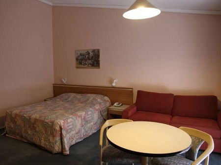 Bay Hotel Motel - Accommodation Rockhampton 4