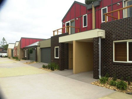 The Lakes Apartments - Accommodation Rockhampton 0