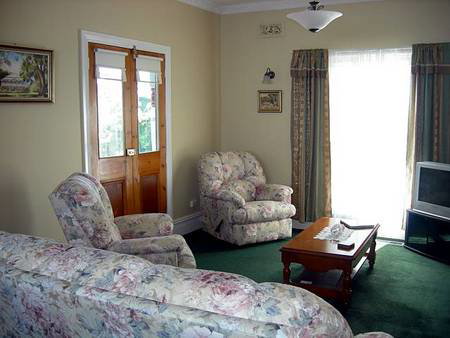 Airleigh - Rose Cottage - Accommodation Rockhampton 1