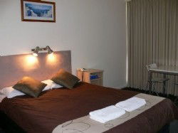 Warrina Motor Inn - Accommodation Rockhampton 0