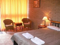 Warrina Motor Inn - Accommodation Rockhampton 1