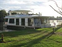 Cloud 9 Houseboats - Accommodation Rockhampton 2