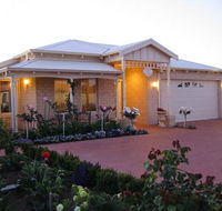 Sussex on Willis Cove Bed and Breakfast - Accommodation Rockhampton