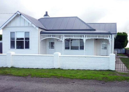Calgary House & Cottage Accommodation - Accommodation Rockhampton 0