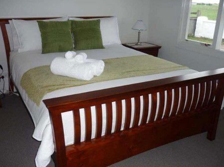 Calgary House & Cottage Accommodation - Accommodation Rockhampton 4