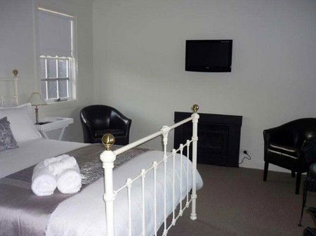 Calgary House & Cottage Accommodation - Accommodation Rockhampton 5