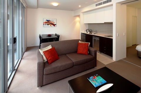 Cairns Luxury Apartments, Harbourlights Complex - Accommodation Rockhampton 2