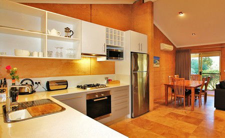 Willy Bay Resort - Accommodation Rockhampton 0