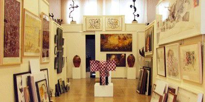 Australian Galleries - Accommodation Rockhampton 2