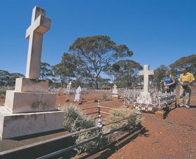 Old Pioneer Cemetery Coolgardie - Accommodation Rockhampton 0