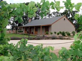 VineCrest Fine Barossa Wine - Accommodation Rockhampton 0