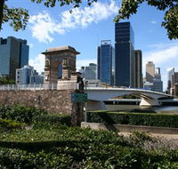 Former Victoria Bridge Abutment Memorial - Accommodation Rockhampton