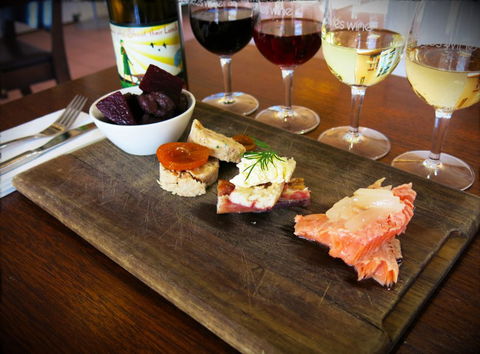 Fowles Wine - Accommodation Rockhampton 1