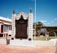 Gayndah War Memorial - Accommodation Rockhampton