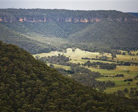 Hassans Walls Lookout - Accommodation Rockhampton 1
