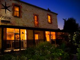 Cocos Hair And Day Spa - Accommodation Rockhampton 0