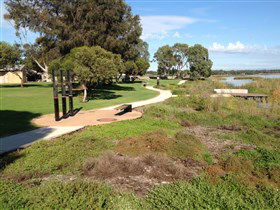 Meningie's Pelican Path - Yunti Ngopun Ngami - Accommodation Rockhampton 1