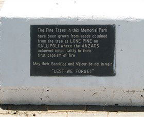 War Memorial And Heroes Avenue, Roma - Accommodation Rockhampton 1