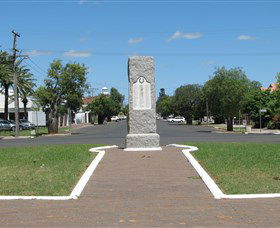War Memorial And Heroes Avenue, Roma - Accommodation Rockhampton 0