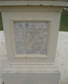 The Coronation Lamp Memorial - Accommodation Rockhampton 2