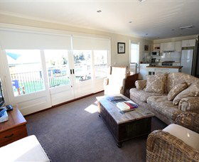 Keith Tulloch Wine - Accommodation Rockhampton 3
