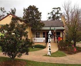 Australian Alpaca Barn - Hunter Valley Gardens - Accommodation Rockhampton 0