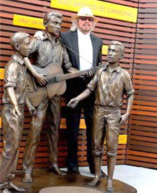 Bee Gees Way - Accommodation Rockhampton 1