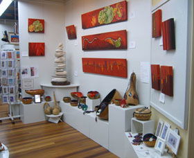 Ferry Park Gallery - Accommodation Rockhampton 1