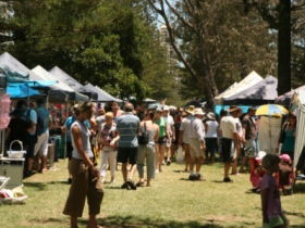 Burleigh Art And Craft Markets - Accommodation Rockhampton 1