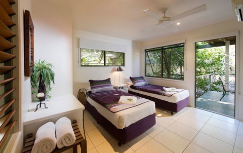 The Retreat Beach Houses - Accommodation Rockhampton 6