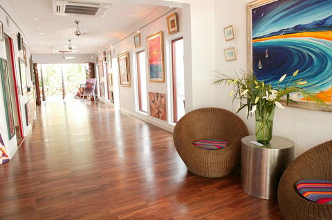 Barefoot Art Food Wine - Accommodation Rockhampton 0