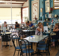 Inspirations Cafe Gift and Patchwork Gallery - Accommodation Rockhampton