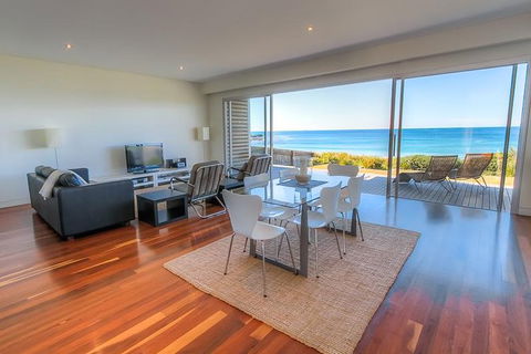 10-Day Surf Adventure From Brisbane To Sydney Including Coffs Harbour, Byron Bay And Gold Coast - Accommodation Rockhampton 1